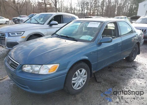 2001 Toyota Camry Le z USA, uszkodzony, nr VIN 4T1BG22KX1U767679